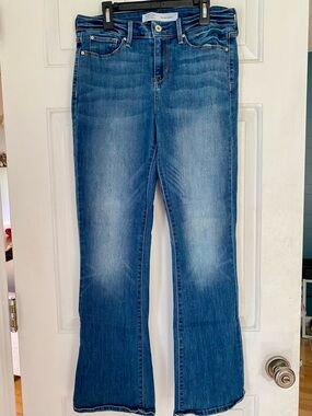 Signature Levi's Strauss Mid Rise Bootcut Blue Jeans